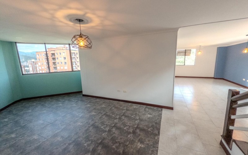 Spacious 3-Bedroom Apartment in El Poblado with Amenities, Strategic Location