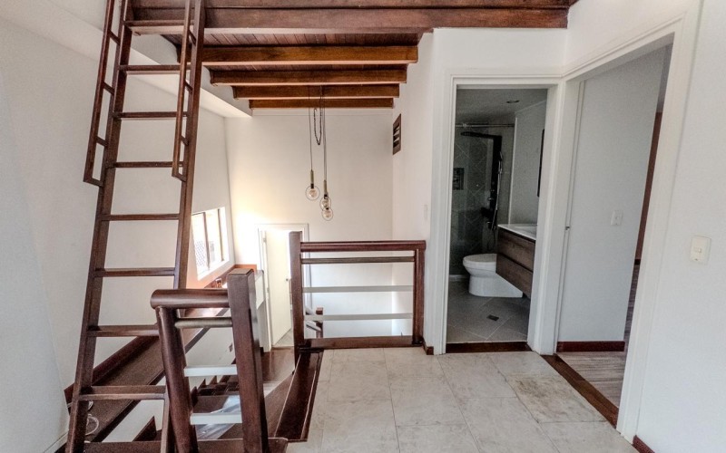 Spacious 3-Bedroom Apartment in El Poblado with Amenities, Strategic Location