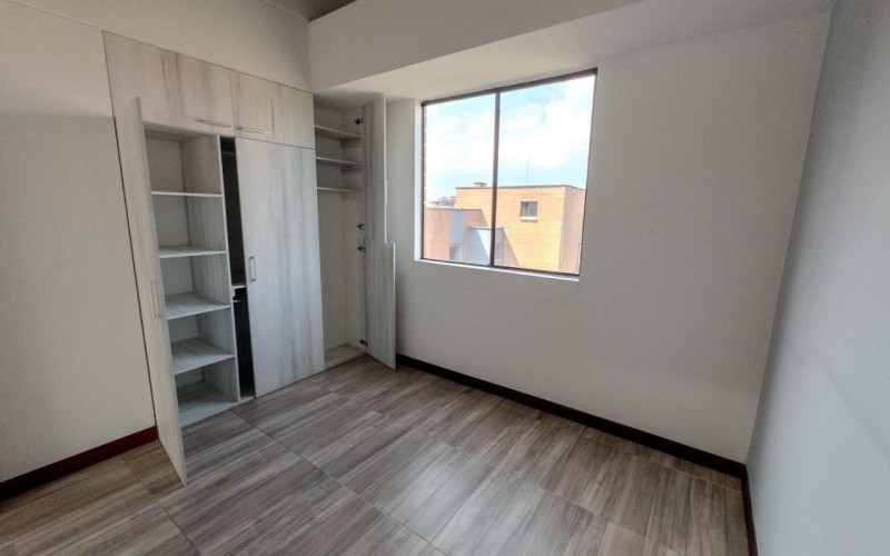 Spacious 3-Bedroom Apartment in El Poblado with Amenities, Strategic Location