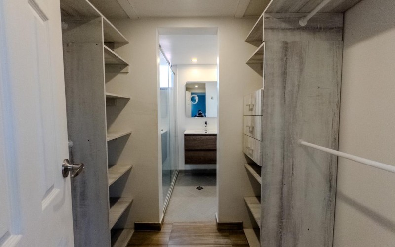 Spacious 3-Bedroom Apartment in El Poblado with Amenities, Strategic Location