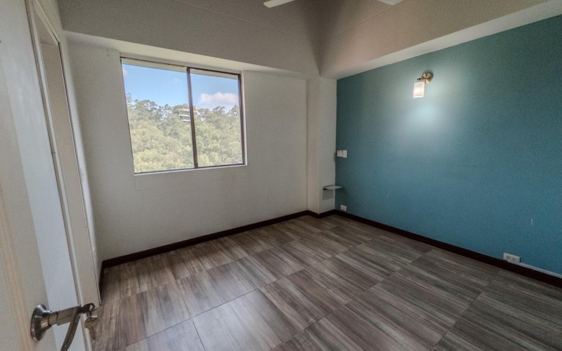 Spacious 3-Bedroom Apartment in El Poblado with Amenities, Strategic Location