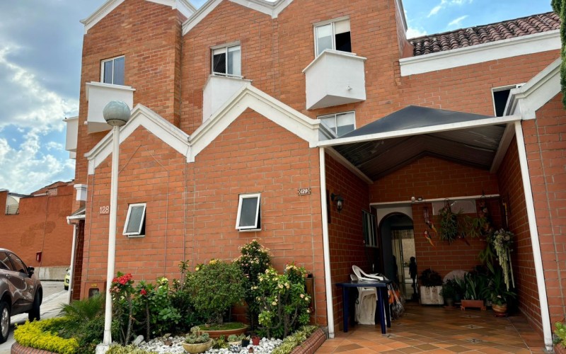 House for Sale in La Mota, Medellín – Perfect for Your Family