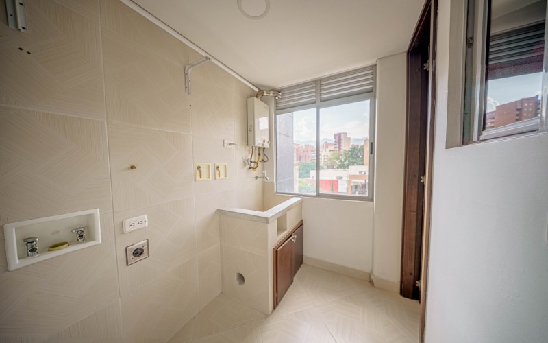 Exclusive 3-Bedroom Apartment for Sale in Laureles – Quiet, Private, and Steps from UPB