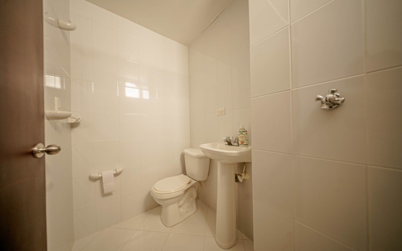 Exclusive 3-Bedroom Apartment for Sale in Laureles – Quiet, Private, and Steps from UPB
