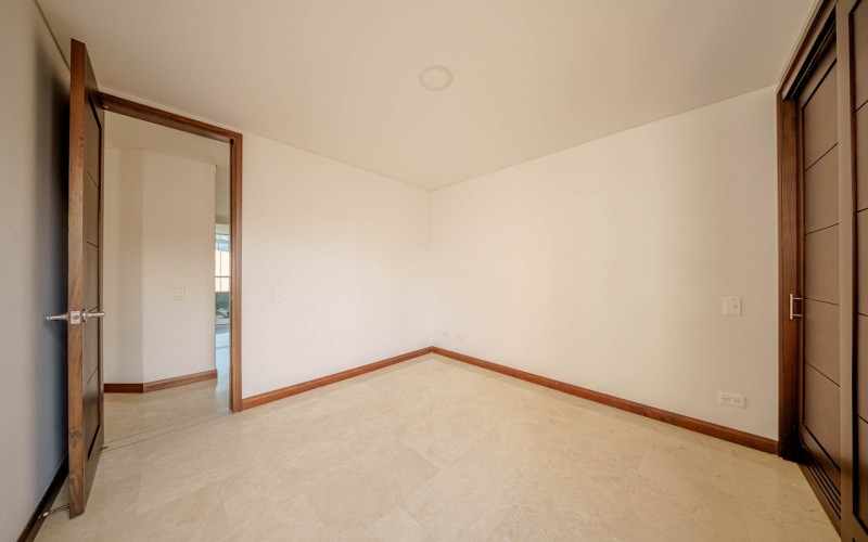 Exclusive 3-Bedroom Apartment for Sale in Laureles – Quiet, Private, and Steps from UPB
