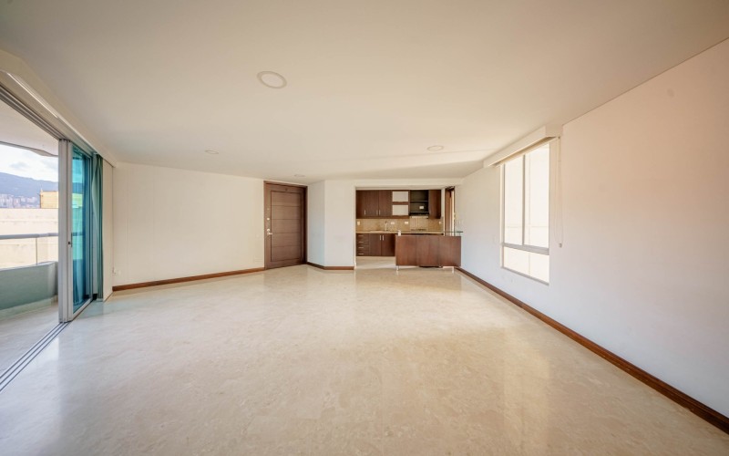 Exclusive 3-Bedroom Apartment for Sale in Laureles – Quiet, Private, and Steps from UPB