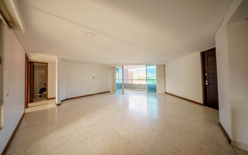 Exclusive 3-Bedroom Apartment for Sale in Laureles – Quiet, Private, and Steps from UPB