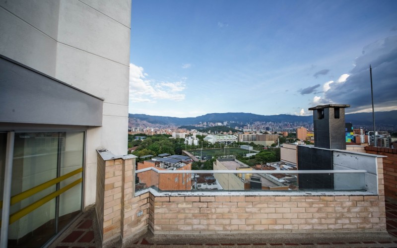 Exclusive 3-Bedroom Apartment for Sale in Laureles – Quiet, Private, and Steps from UPB
