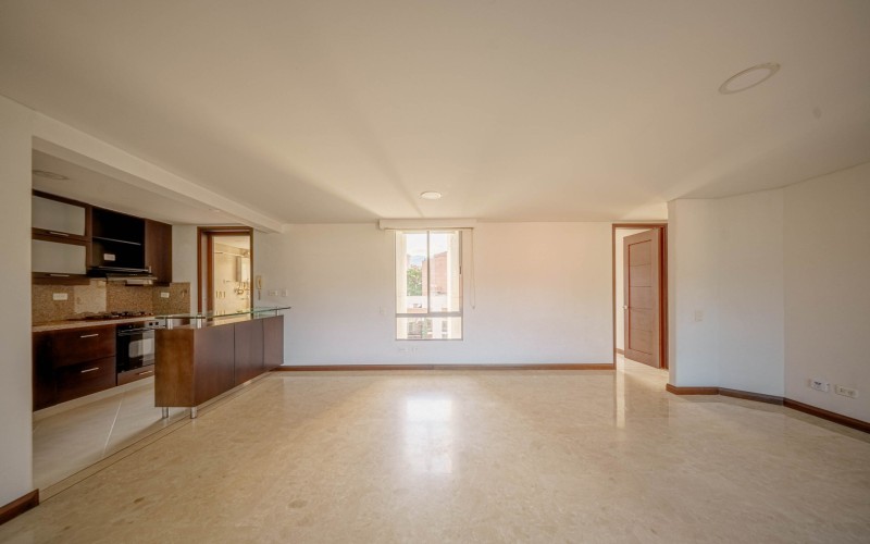 Exclusive 3-Bedroom Apartment for Sale in Laureles – Quiet, Private, and Steps from UPB