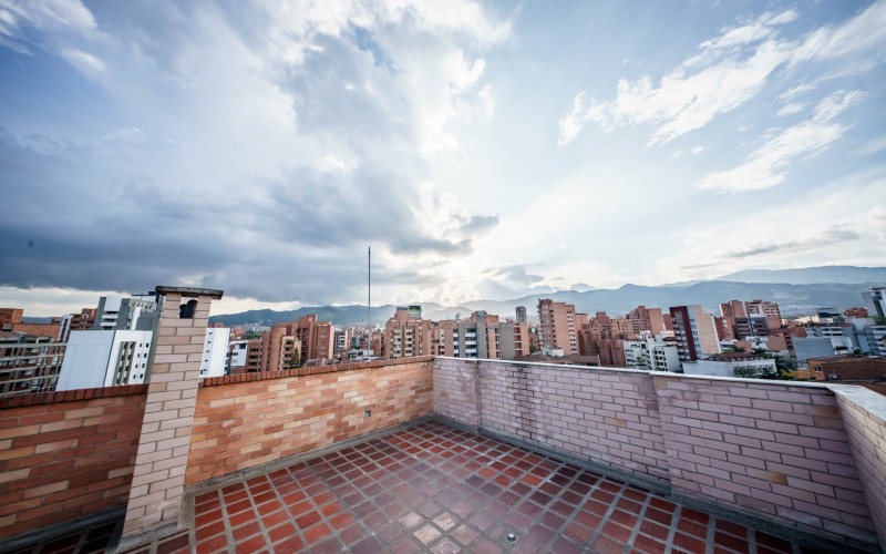 Exclusive 3-Bedroom Apartment for Sale in Laureles – Quiet, Private, and Steps from UPB