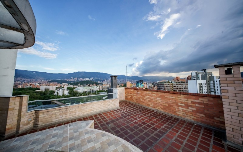Exclusive 3-Bedroom Apartment for Sale in Laureles – Quiet, Private, and Steps from UPB