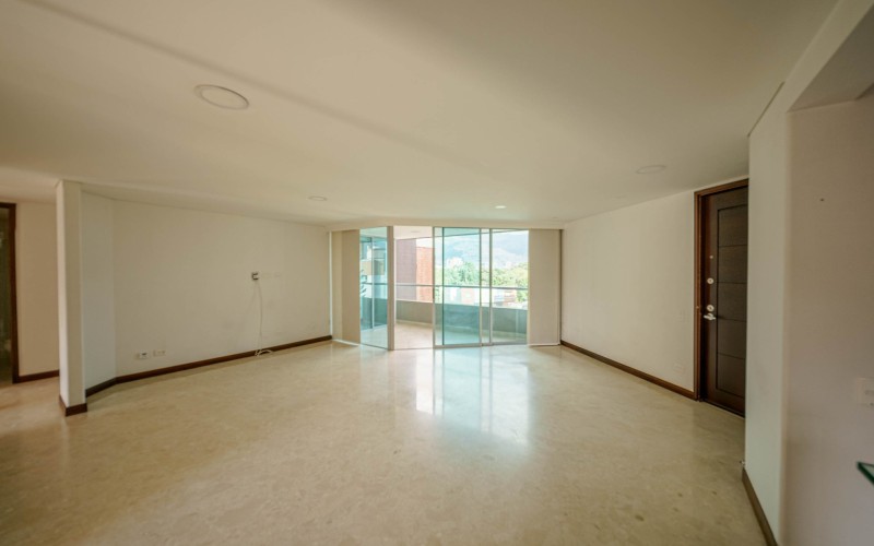 Exclusive 3-Bedroom Apartment for Sale in Laureles – Quiet, Private, and Steps from UPB
