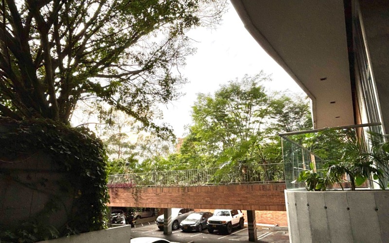 Modern Loft for Sale in El Poblado: Near Provenza with Pool and Security 24/7
