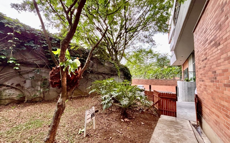 Modern Loft for Sale in El Poblado: Near Provenza with Pool and Security 24/7