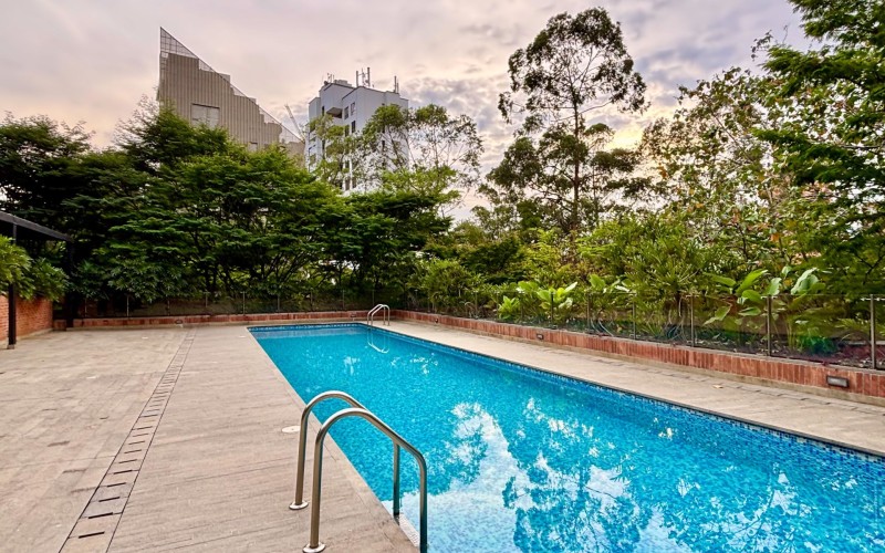 Modern Loft for Sale in El Poblado: Near Provenza with Pool and Security 24/7