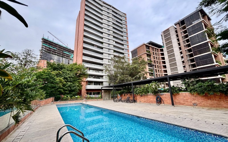 Modern Loft for Sale in El Poblado: Near Provenza with Pool and Security 24/7