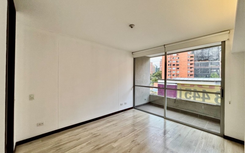 Modern Loft for Sale in El Poblado: Near Provenza with Pool and Security 24/7