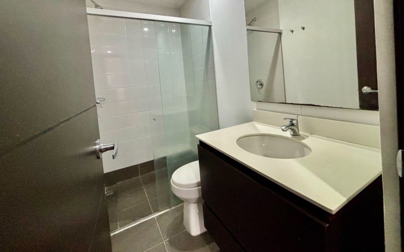 Modern Loft for Sale in El Poblado: Near Provenza with Pool and Security 24/7
