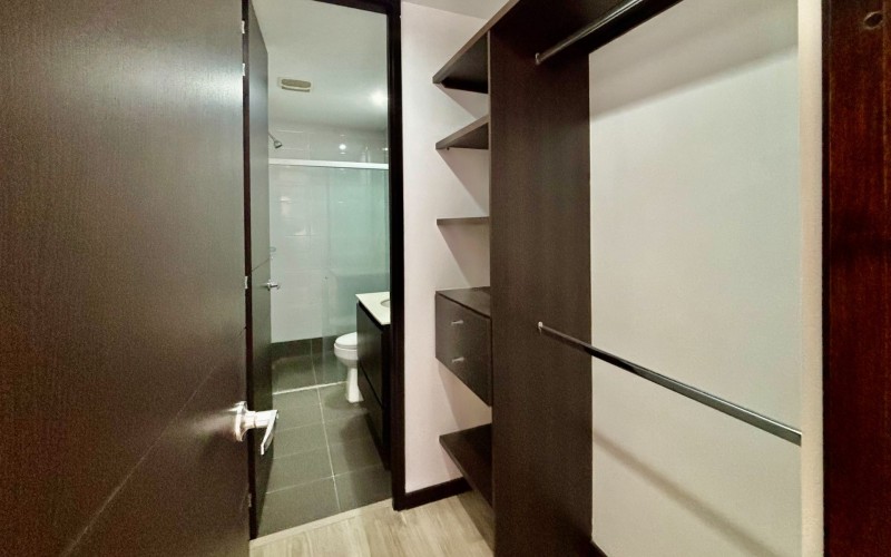 Modern Loft for Sale in El Poblado: Near Provenza with Pool and Security 24/7