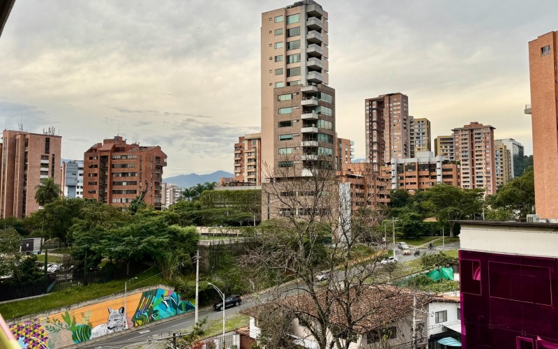 Modern Loft for Sale in El Poblado: Near Provenza with Pool and Security 24/7