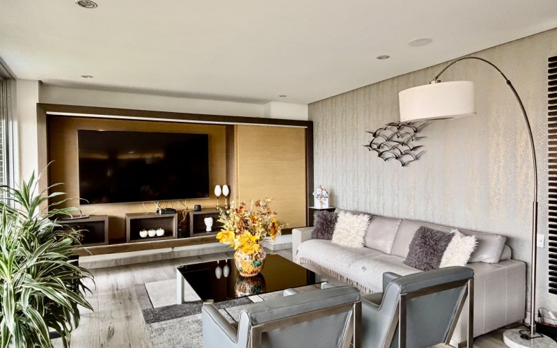Exclusive Apartment in El Poblado, Medellín – 253m² of Luxury and Comfort
