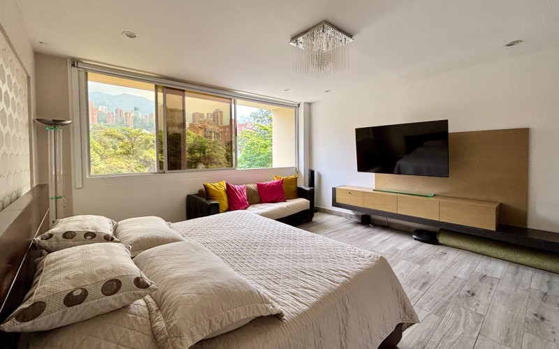 Exclusive Apartment in El Poblado, Medellín – 253m² of Luxury and Comfort