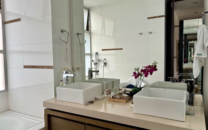 Exclusive Apartment in El Poblado, Medellín – 253m² of Luxury and Comfort