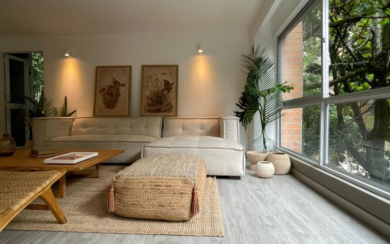 Newly Remodeled Luxury Apartment in El Poblado with Prime Location and Modern Finishes