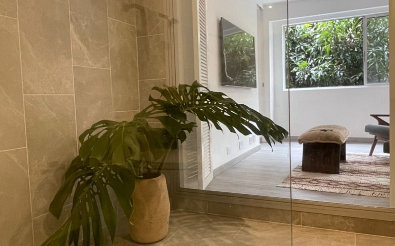 Newly Remodeled Luxury Apartment in El Poblado with Prime Location and Modern Finishes