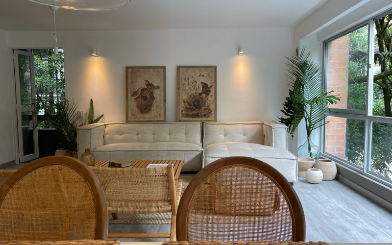 Newly Remodeled Luxury Apartment in El Poblado with Prime Location and Modern Finishes