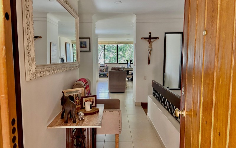 Furnished Apartment in Exclusive Gated Community with Terrace and 4 Bedrooms in El Poblado