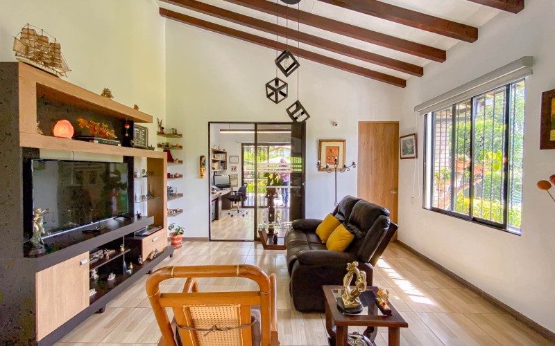Paradise in Girardota: Finca Villa Al’ser – Luxury, Nature & Investment Potential (3,820 m²)