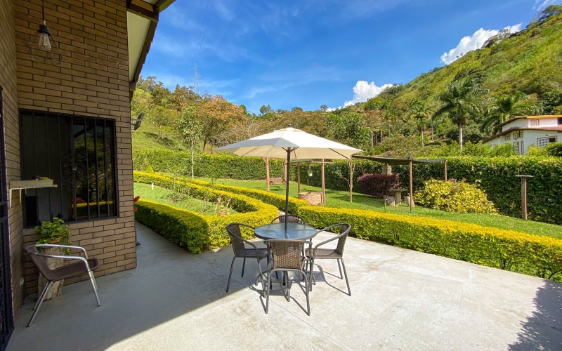 Paradise in Girardota: Finca Villa Al’ser – Luxury, Nature & Investment Potential (3,820 m²)
