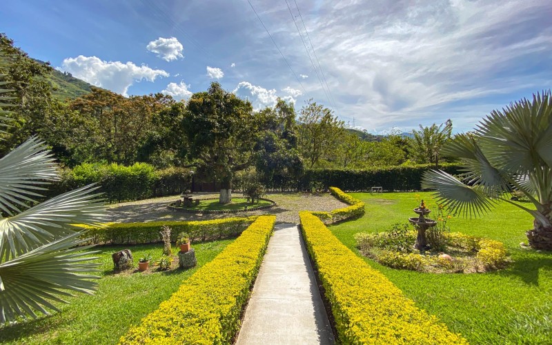 Paradise in Girardota: Finca Villa Al’ser – Luxury, Nature & Investment Potential (3,820 m²)