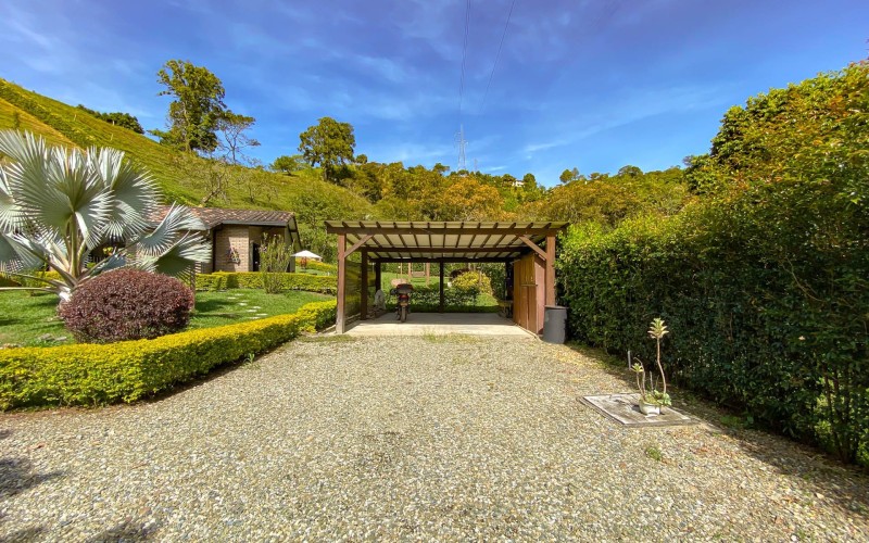 Paradise in Girardota: Finca Villa Al’ser – Luxury, Nature & Investment Potential (3,820 m²)