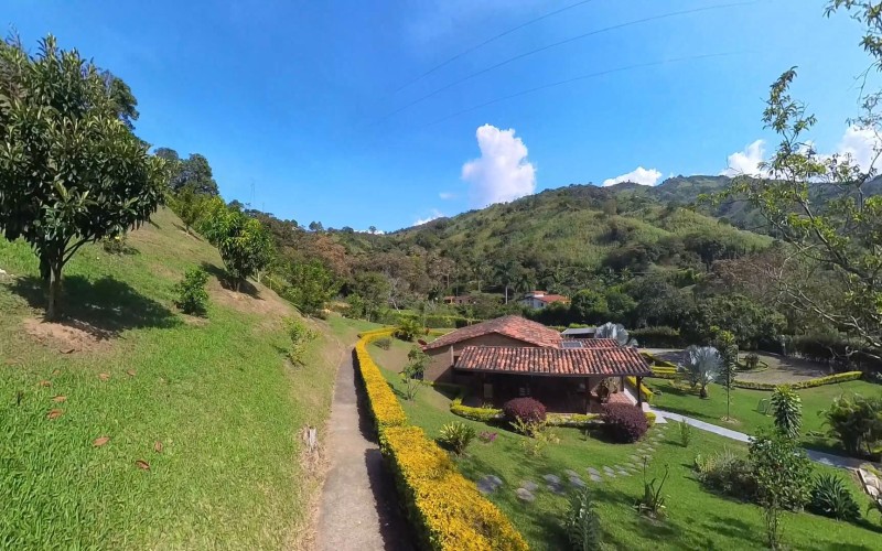 Paradise in Girardota: Finca Villa Al’ser – Luxury, Nature & Investment Potential (3,820 m²)