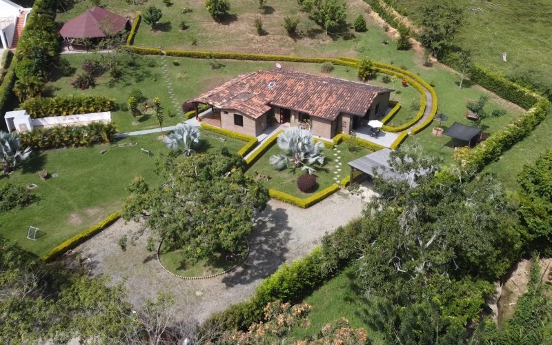 Paradise in Girardota: Finca Villa Al’ser – Luxury, Nature & Investment Potential (3,820 m²)