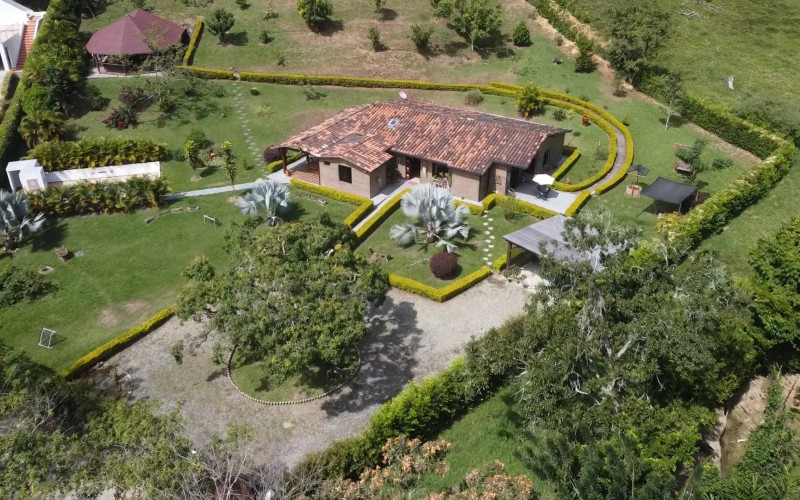 Paradise in Girardota: Finca Villa Al’ser – Luxury, Nature & Investment Potential (3,820 m²)