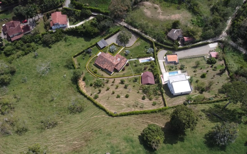 Paradise in Girardota: Finca Villa Al’ser – Luxury, Nature & Investment Potential (3,820 m²)