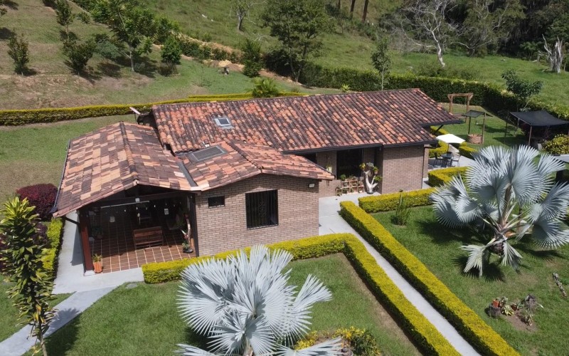 Paradise in Girardota: Finca Villa Al’ser – Luxury, Nature & Investment Potential (3,820 m²)