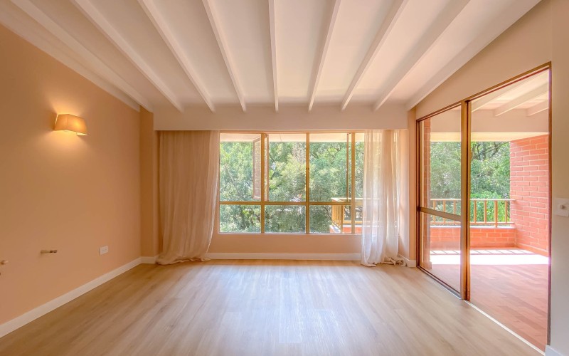 Exclusive Duplex in Laureles – 4 Bedrooms, Spacious Layout, and Prime Location
