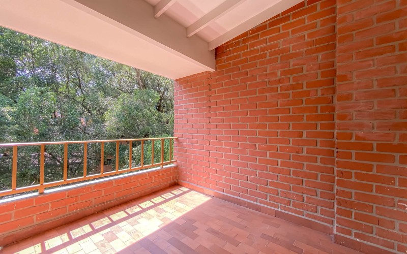 Exclusive Duplex in Laureles – 4 Bedrooms, Spacious Layout, and Prime Location