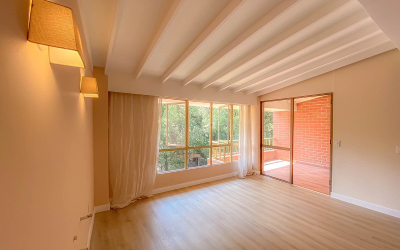 Exclusive Duplex in Laureles – 4 Bedrooms, Spacious Layout, and Prime Location