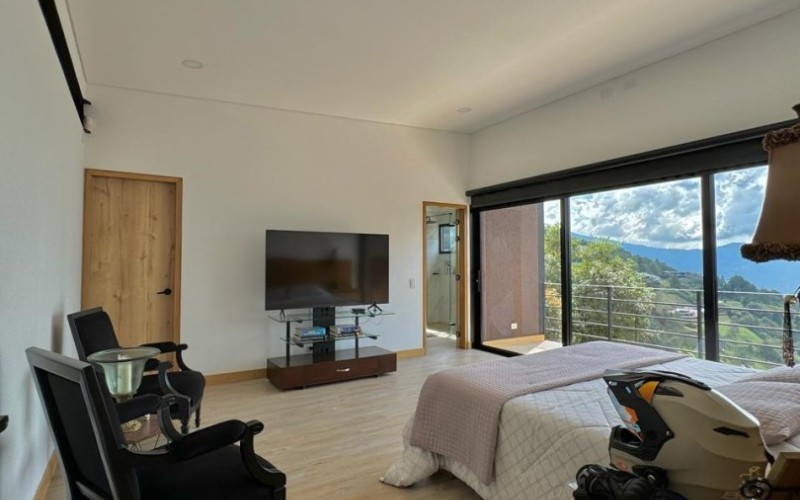 Luxury House in Alto de Las Palmas Medellín | Premium Rental Investment with Panoramic Views