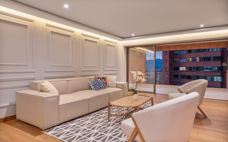 Renovated Luxury Apartment in El Tesoro, Medellín – Modern Elegance and Absolute Comfort