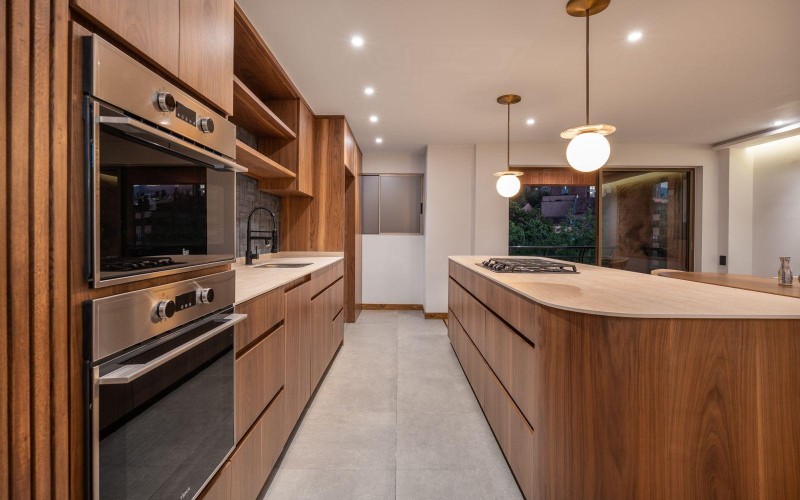 Renovated Luxury Apartment in El Tesoro, Medellín – Modern Elegance and Absolute Comfort