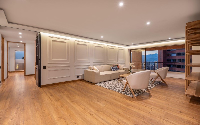 Renovated Luxury Apartment in El Tesoro, Medellín – Modern Elegance and Absolute Comfort
