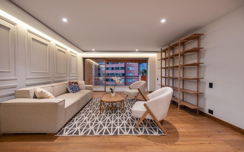 Renovated Luxury Apartment in El Tesoro, Medellín – Modern Elegance and Absolute Comfort