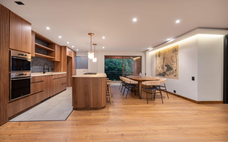 Renovated Luxury Apartment in El Tesoro, Medellín – Modern Elegance and Absolute Comfort