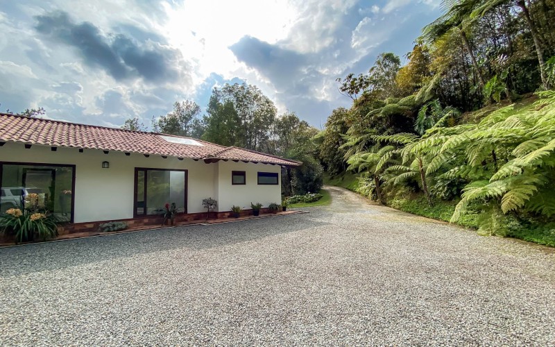 Casa campestre en El Retiro, Antioquia – 6.000m² de Naturaleza Pura.